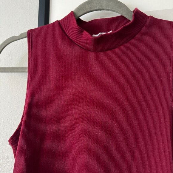 Tilly's | EUC Full Tilt Burgundy Mock Neck Sleeveless Crop Top Size Large - Picture 3 of 6